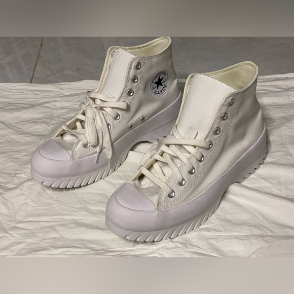 Converse Shoes - NEW Converse All Star High Top Chuck Taylor Lugged 2.0 Sneakers Unisex White